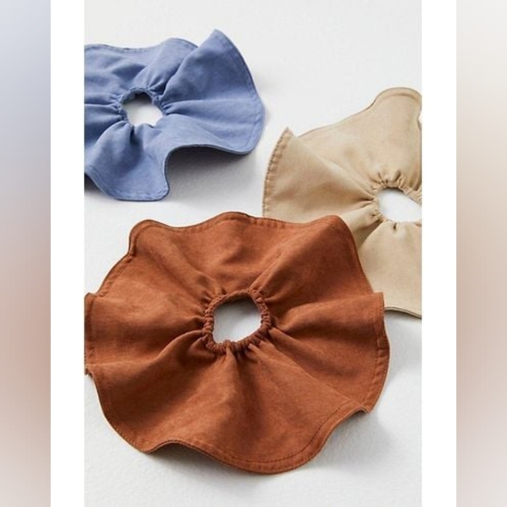 NWT Free People Brown Camel Genevieve Jumbo Scrunchie - Picture 8 of 9